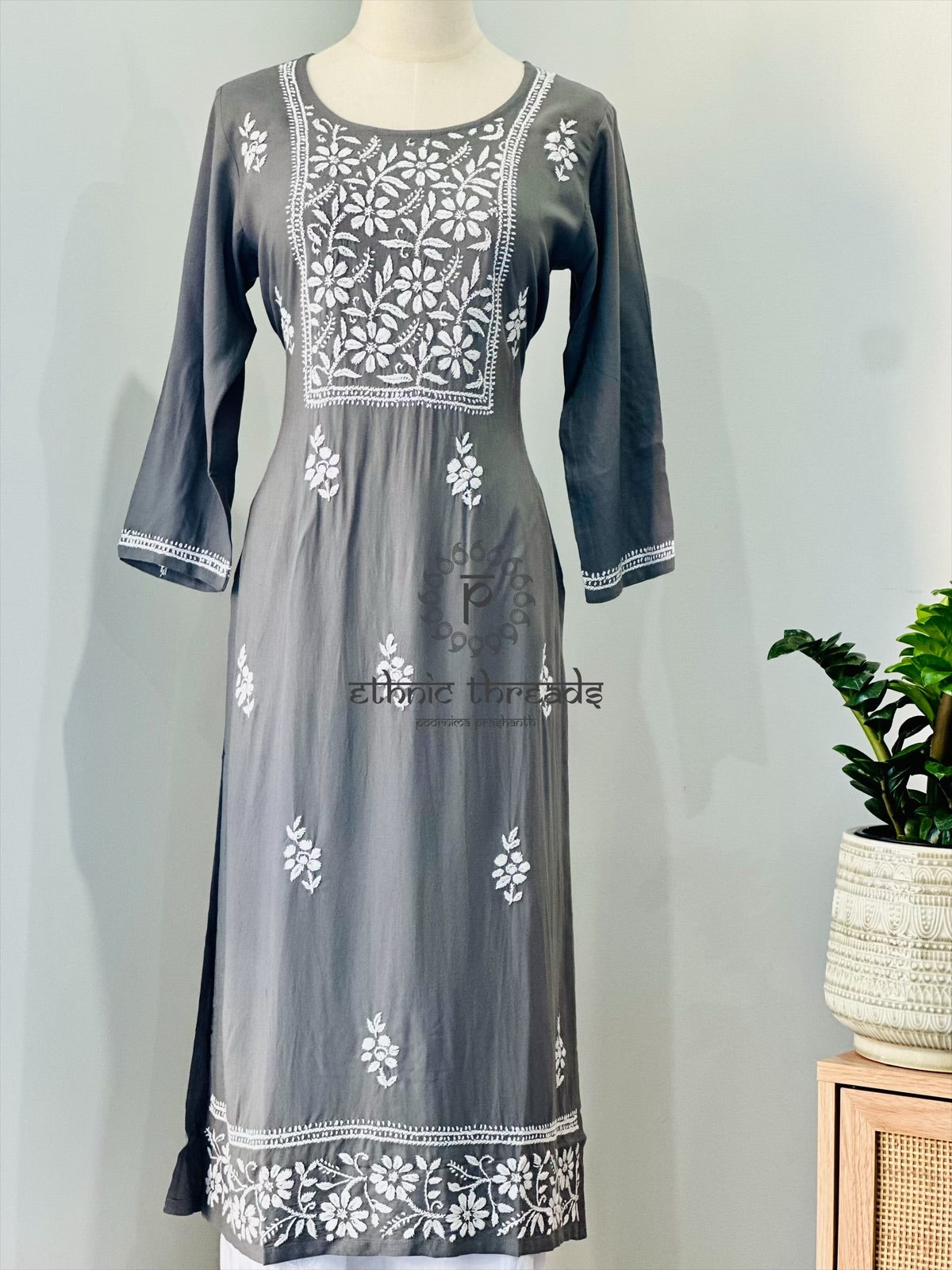 Chikankari Long Kurta In Muslin - Grey