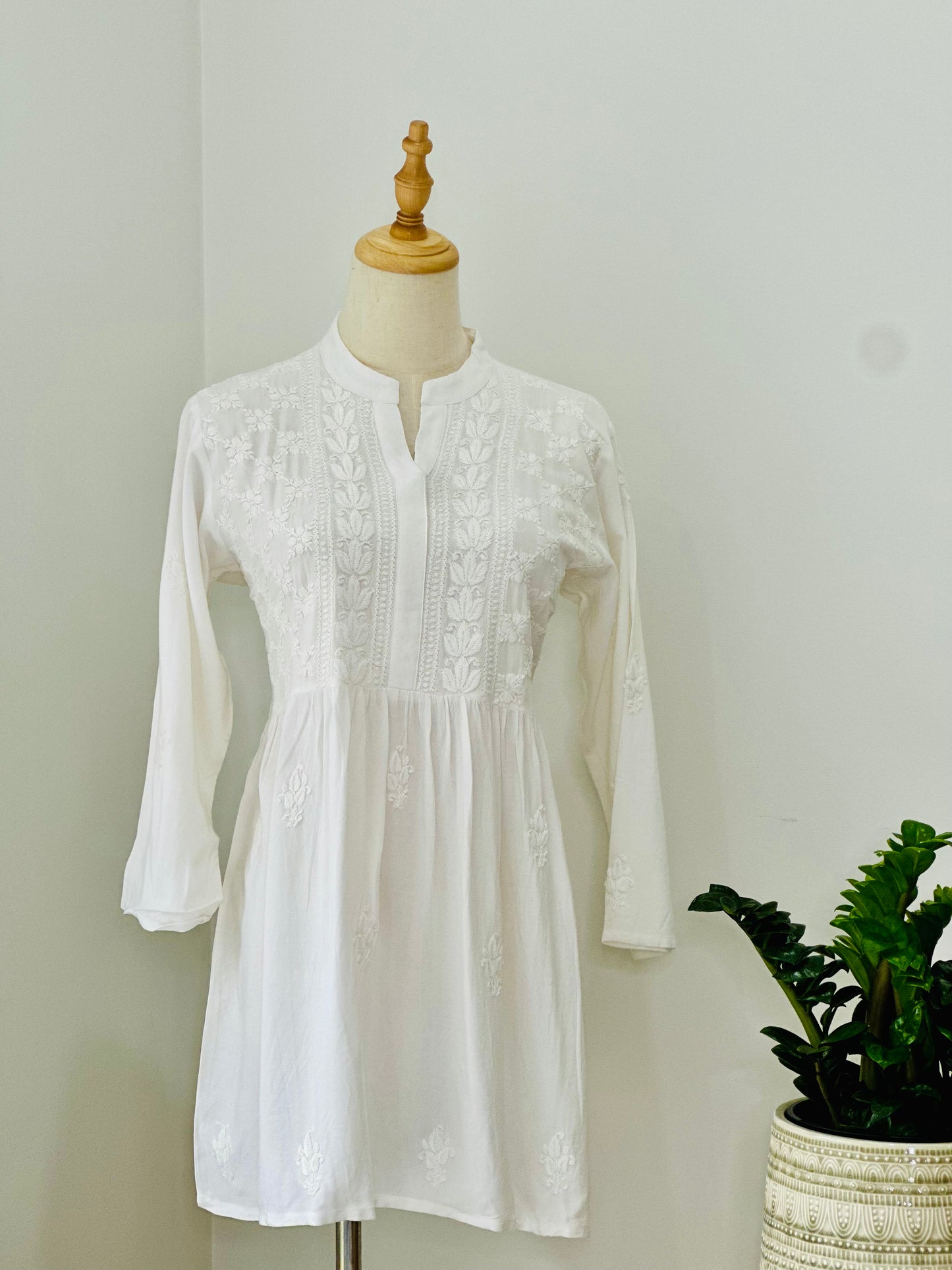 Lucknowi Chikankari Cotton Women's Flared Short Kurta - White