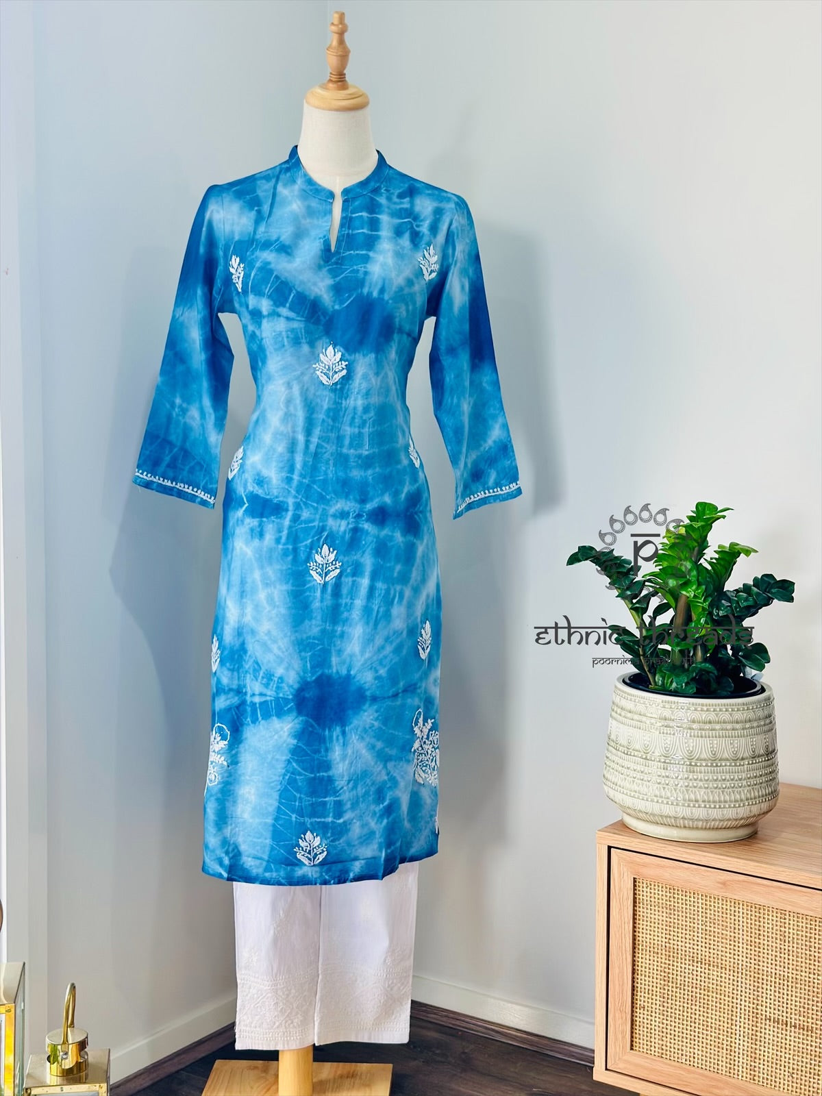 Chikankari Long Kurta In Tie-Dyed - Blue