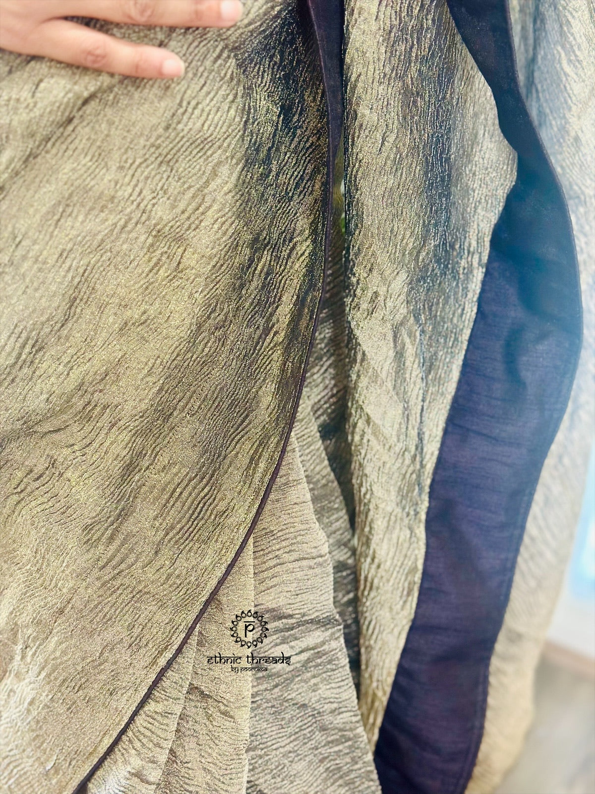 Crush Tissue Saree( Blouse not included)