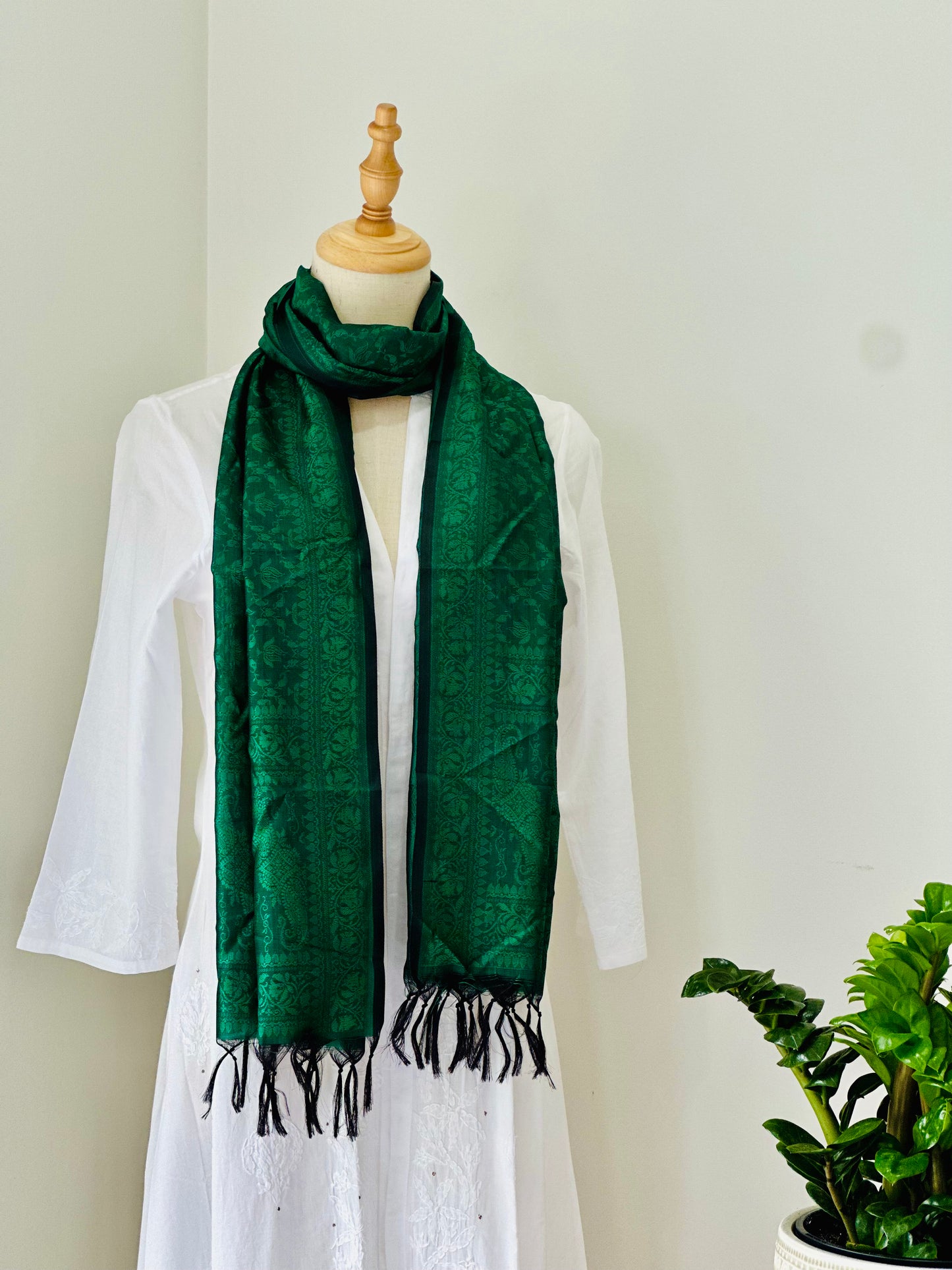 WOMEN'S STOLE / SCARF - BOTTLE GREEN