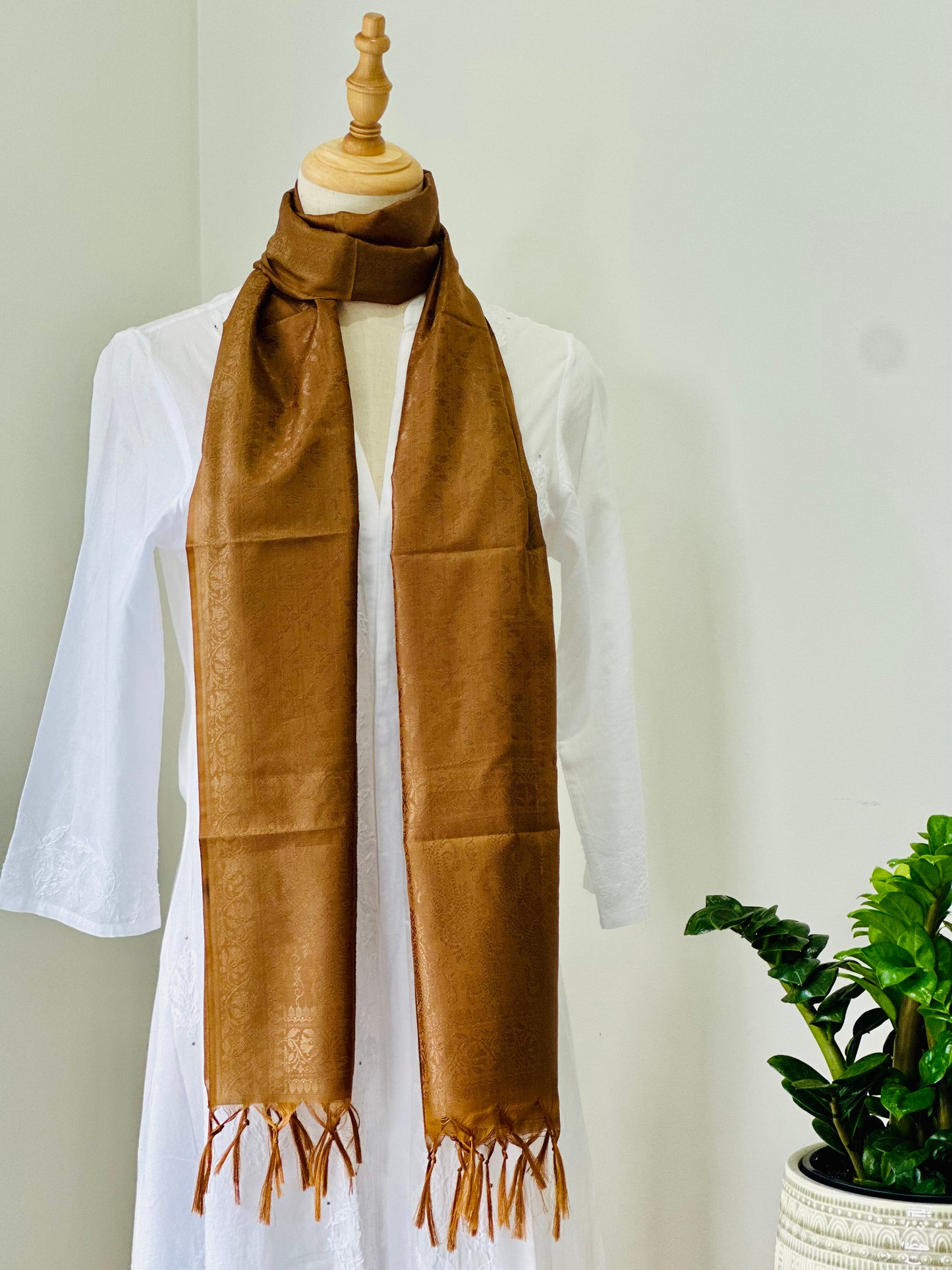 WOMEN'S STOLE / SCARF - CHOCOLATE