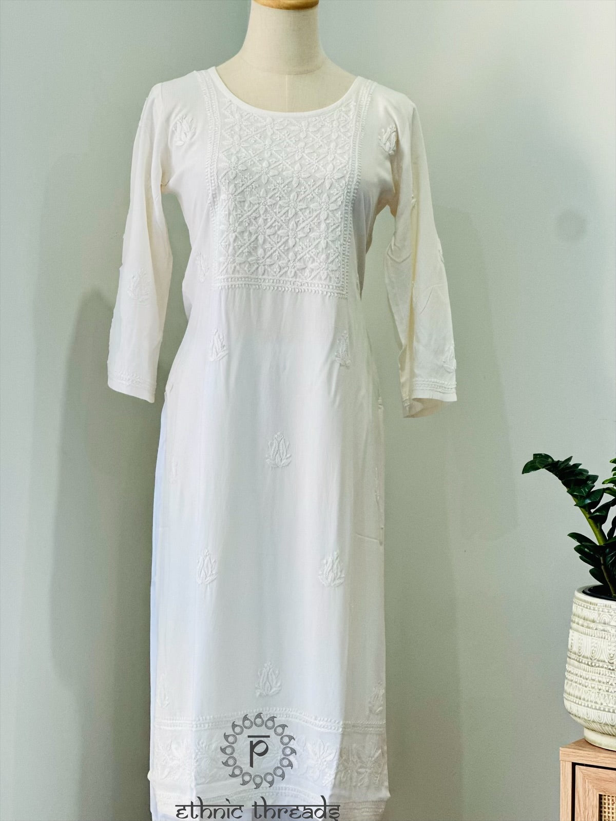 Chikankari Long Kurta In Muslin - white