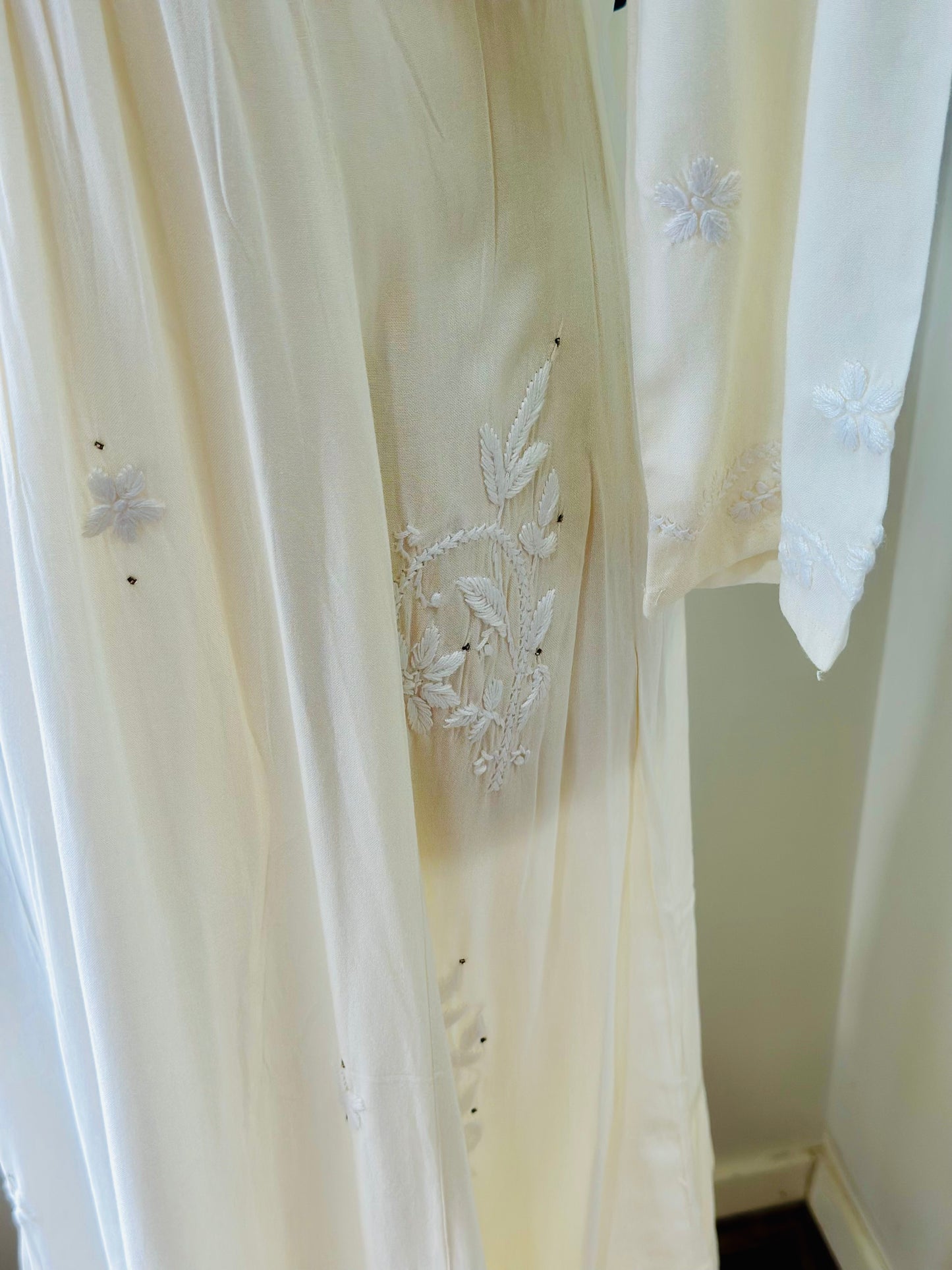 Chikankari Long Anarkali Kurta In Muslin - white