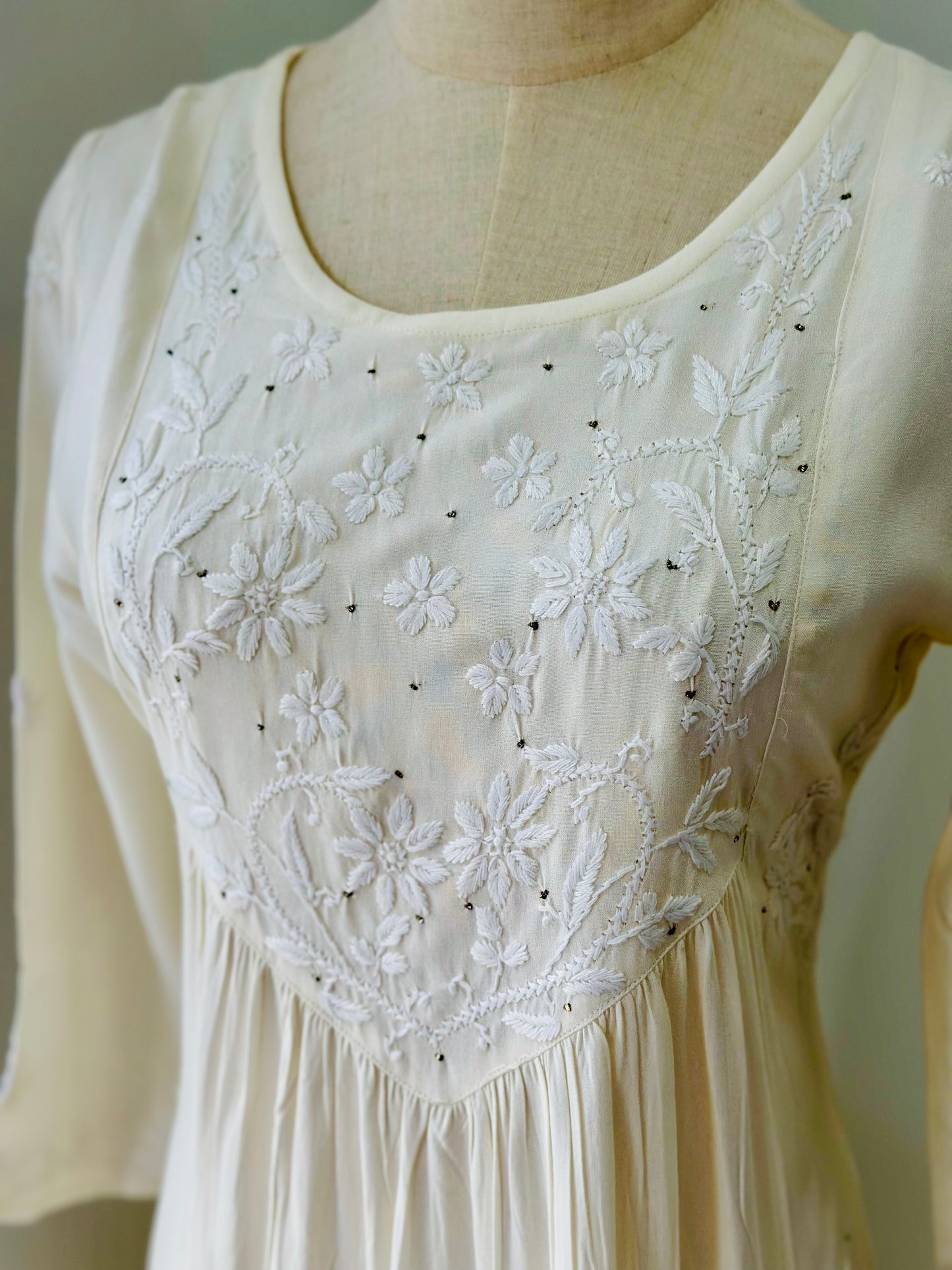 Chikankari Long Anarkali Kurta In Muslin - white