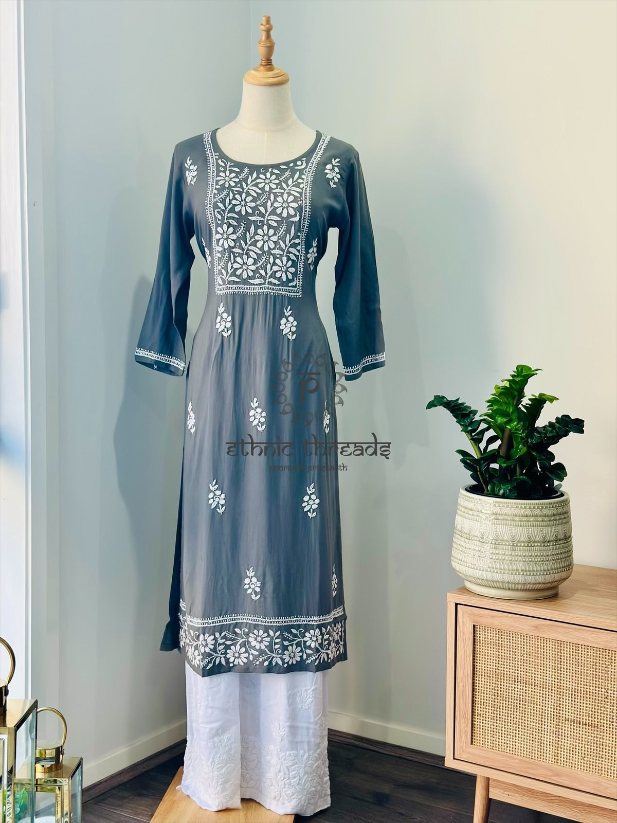 Chikankari Long Kurta In Muslin - Grey