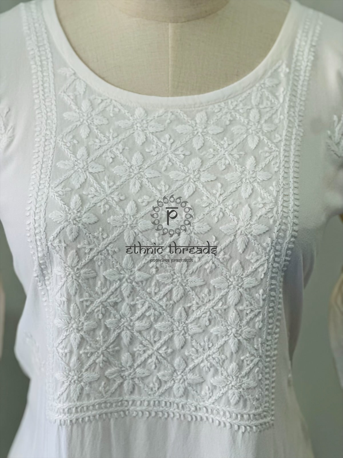 Chikankari Long Kurta In Muslin - white