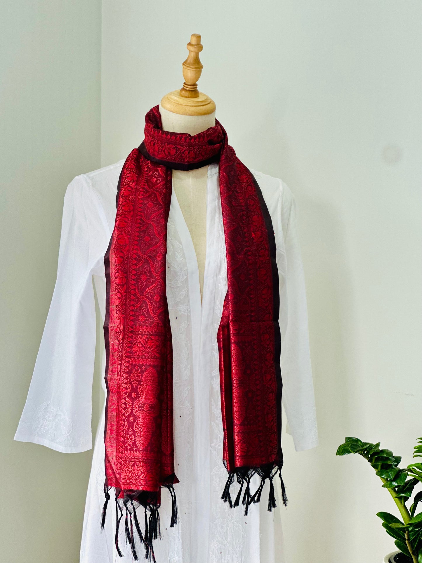 WOMEN'S STOLE / SCARF - MAROON
