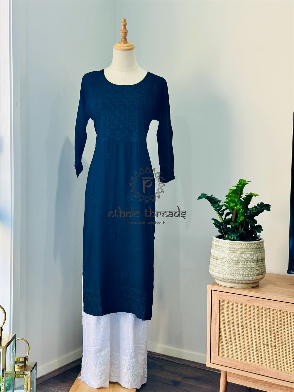 Chikankari Long Kurta In Muslin - Black