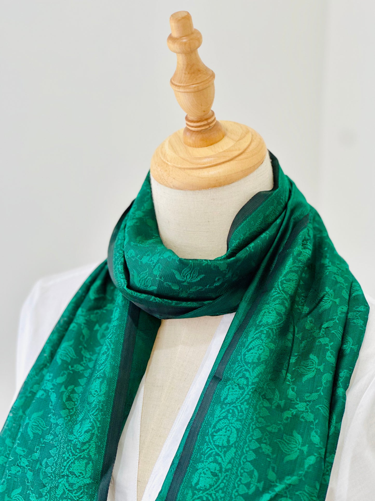 WOMEN'S STOLE / SCARF - BOTTLE GREEN