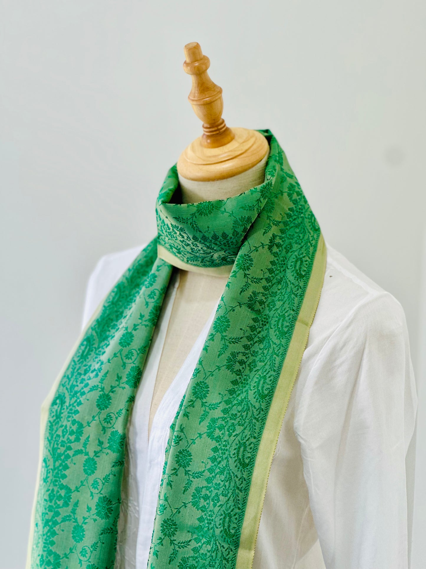WOMEN'S STOLE / SCARF - LEAF GREEN