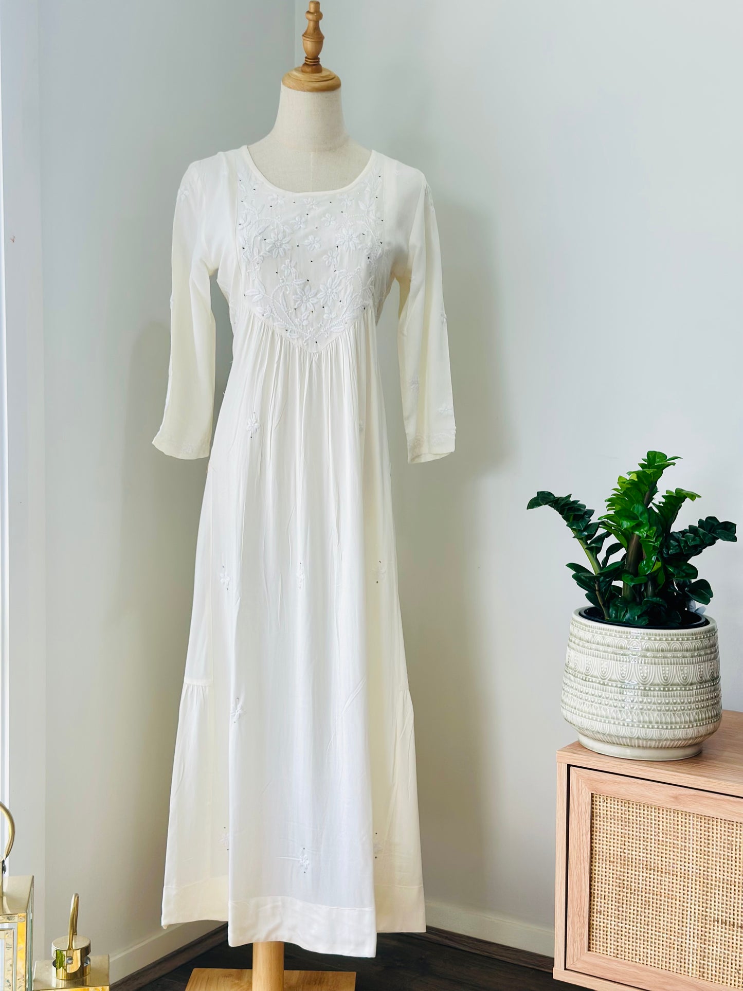 Chikankari Long Anarkali Kurta In Muslin - white