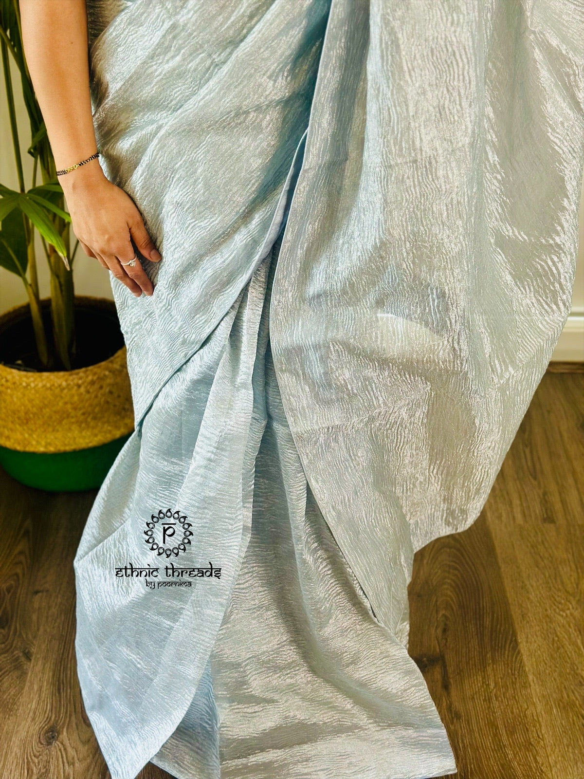 Crush Tissue Saree( Blouse not included)